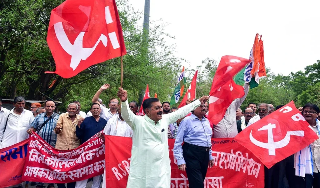 Bharat Bandh News: मजदूरों और किसानों की देशव्यापी हड़ताल से कई राज्यों में जनजीवन प्रभावित