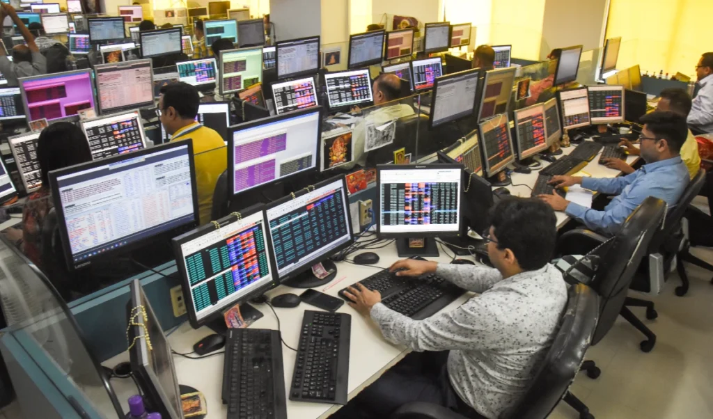 Budget 2026 के बाद Black Sunday? Sensex 1600 अंक लुढ़का, Nifty भी धड़ाम, Investors के डूबे लाखों करोड़ Budget 2026 के बाद Black Sunday? Sensex 1600 अंक लुढ़का, Nifty भी धड़ाम, Investors के डूबे लाखों करोड़