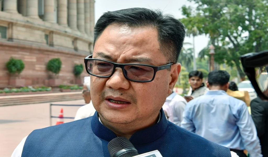 Congress में ‘गांधीवादी’ vs ‘राहुलवादी’ की जंग? Aiyar के बयान पर Kiren Rijiju का तीखा वार Congress में ‘गांधीवादी’ vs ‘राहुलवादी’ की जंग? Aiyar के बयान पर Kiren Rijiju का तीखा वार