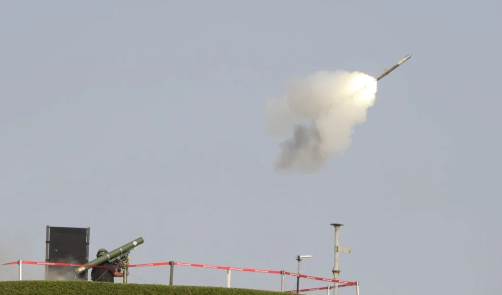 DRDO की बड़ी कामयाबी: स्वदेशी एयर डिफेंस मिसाइल VSHORADS के तीन सफल परीक्षण, अब सेना में शामिल होने को तैयार DRDO की बड़ी कामयाबी: स्वदेशी एयर डिफेंस मिसाइल VSHORADS के तीन सफल परीक्षण, अब सेना में शामिल होने को तैयार