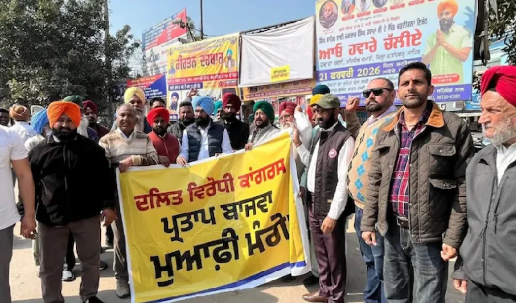 Dalit मंत्री पर ‘बैंड वादक’ टिप्पणी से बवाल, Congress के खिलाफ AAP का हल्ला बोल Dalit मंत्री पर ‘बैंड वादक’ टिप्पणी से बवाल, Congress के खिलाफ AAP का हल्ला बोल