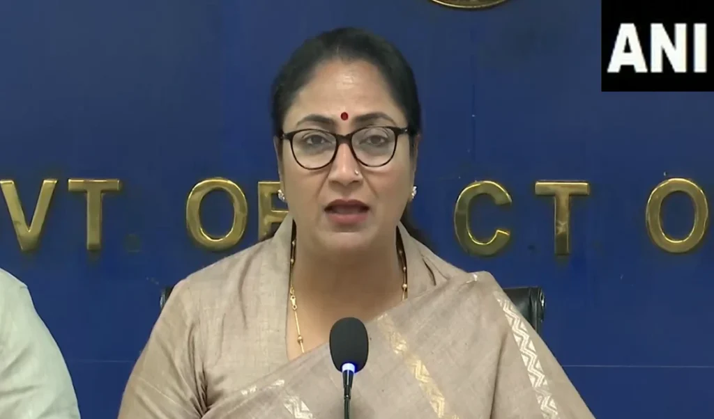 Delhi Pollution पिछली सरकारों की देन, CM Rekha Gupta बोलीं- अब बनेगी Long-Term Strategy Delhi Pollution पिछली सरकारों की देन, CM Rekha Gupta बोलीं- अब बनेगी Long-Term Strategy