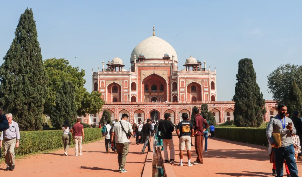 Delhi Weather | दिल्ली में मौसम का मिजाज बदला, सामान्य से ऊपर रहा पारा, लेकिन ‘खराब’ हवा ने बढ़ाई चिंता