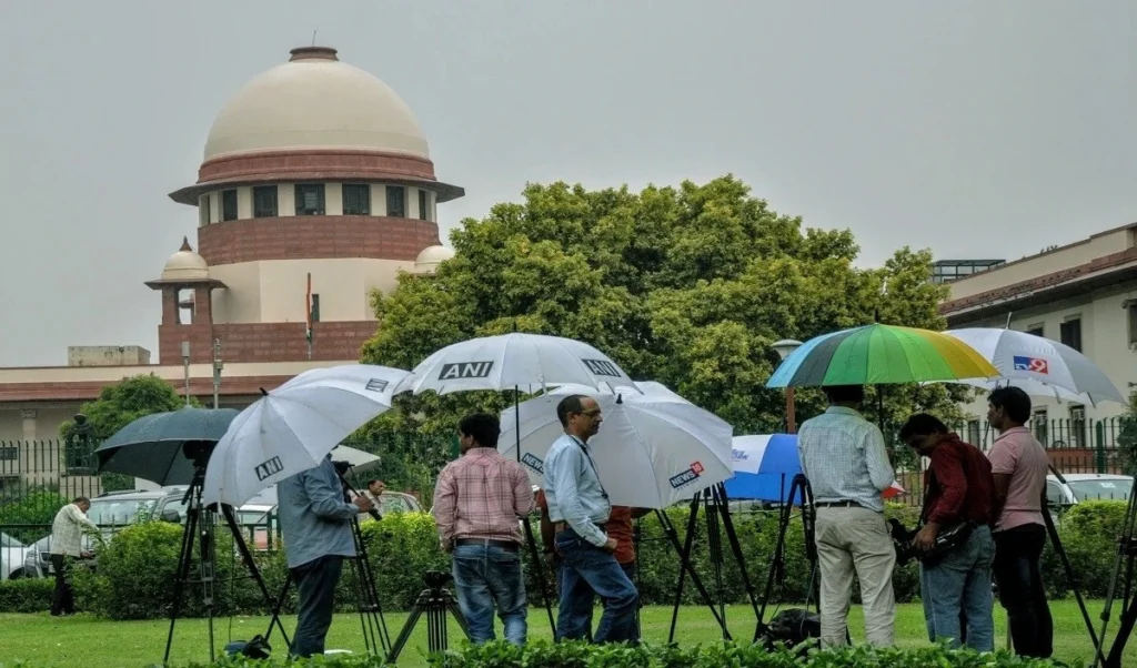 Delhi के Majnu Ka Tila में पाकिस्तानी हिंदुओं पर नहीं चलेगा बुलडोजर, Supreme Court ने लगाई रोक।