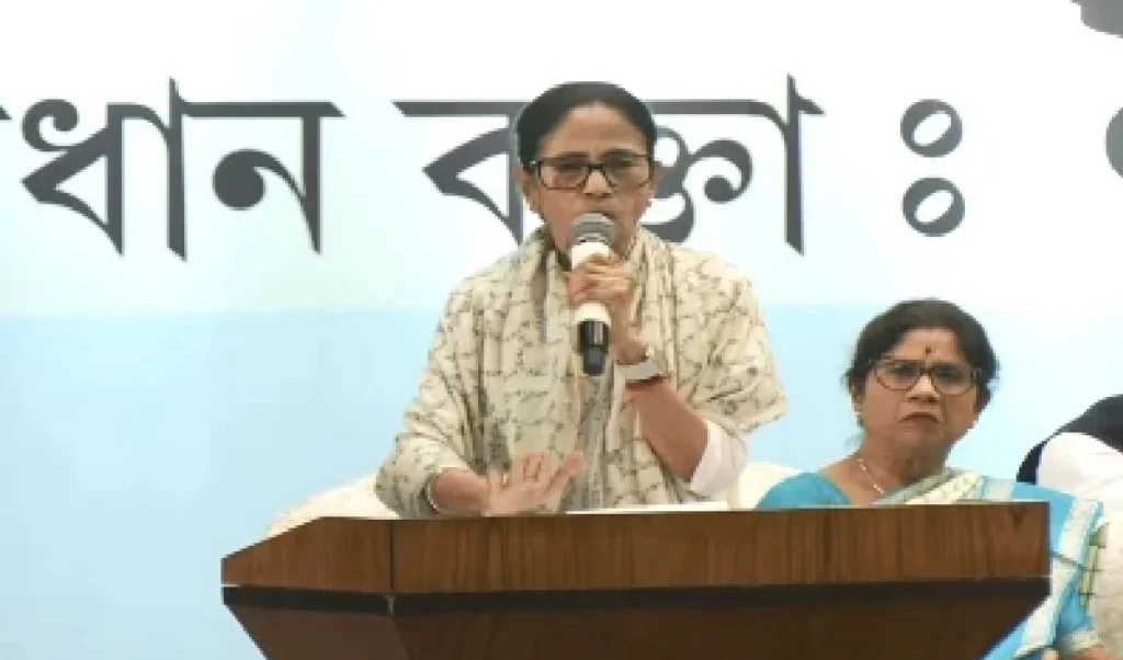 EC से मुलाकात से पहले Mamata Banerjee का बड़ा आरोप, बोलीं- Delhi Police बंगालियों को कर रही प्रताड़ित