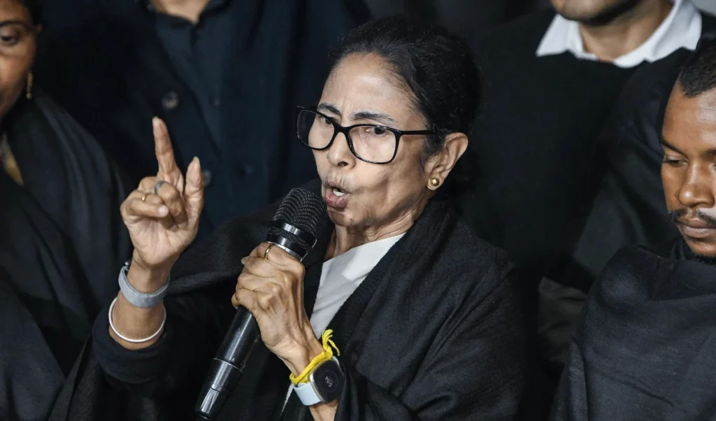 Election Commission का सख्त रुख: पश्चिम बंगाल सरकार को ‘अल्टीमेटम’, 9 फरवरी तक अनुपालन के निर्देश Election Commission का सख्त रुख: पश्चिम बंगाल सरकार को ‘अल्टीमेटम’, 9 फरवरी तक अनुपालन के निर्देश