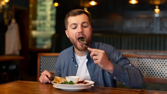 Endocrinologist warns why you should never sit down immediately after eating a meal: ‘The glucose will stay in blood…’ Endocrinologist warns why you should never sit down immediately after eating a meal: ‘The glucose will stay in blood…’