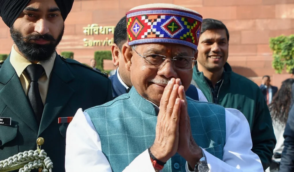 Himachal में Governor और सरकार में बढ़ा टकराव, Shiv Pratap Shukla ने अधूरा छोड़ा अभिभाषण Himachal में Governor और सरकार में बढ़ा टकराव, Shiv Pratap Shukla ने अधूरा छोड़ा अभिभाषण