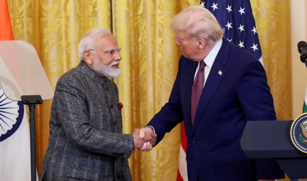 India-US Relations | बड़ी कूटनीतिक जीत! डोनाल्ड ट्रंप ने भारत पर लगा 25% टैरिफ हटाया, रूसी तेल आयात पर बनी सहमति