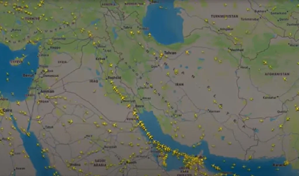 Iran-Israel War: हमलों के बाद मिनटों में खाली हुआ एयरस्पेस, Flightradar24 ने दिखाया खौफ का मंजर