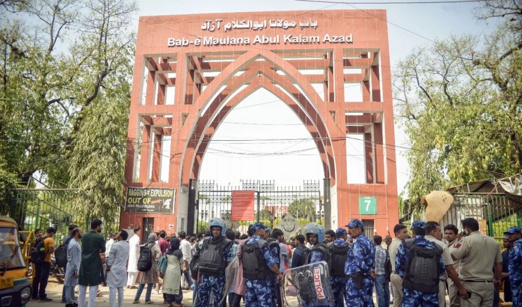 Jamia Millia Islamia का बड़ा खुलासा: ‘निकाह व्यवस्था’ वाली अधिसूचना पूरी तरह फर्जी, Delhi Police में शिकायत दर्ज Jamia Millia Islamia का बड़ा खुलासा: ‘निकाह व्यवस्था’ वाली अधिसूचना पूरी तरह फर्जी, Delhi Police में शिकायत दर्ज