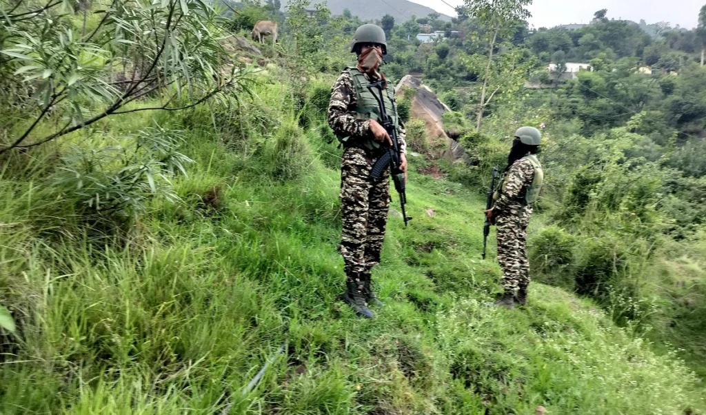 Jammu Kashmir: उधमपुर में Jaish की साजिश नाकाम, गुफा में छिपे दो Pakistani आतंकी मारे गए Jammu Kashmir: उधमपुर में Jaish की साजिश नाकाम, गुफा में छिपे दो Pakistani आतंकी मारे गए