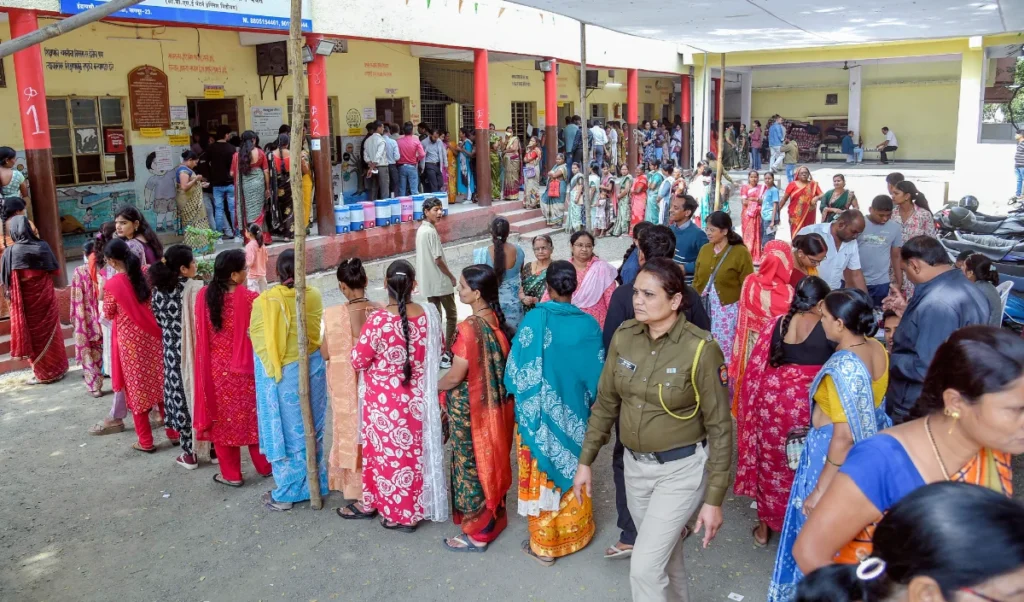Jharkhand Municipal Elections | 48 नगर निकायों में ‘शक्ति प्रदर्शन’, बूथों पर मतदाताओं की लंबी कतारें, 6000 उम्मीदवारों का भविष्य दांव पर