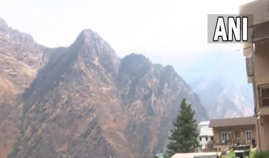 Joshimath में सरकारी बिल्डिंग में Namaz पर मचा बवाल, Hindu संगठनों ने जताया कड़ा विरोध।