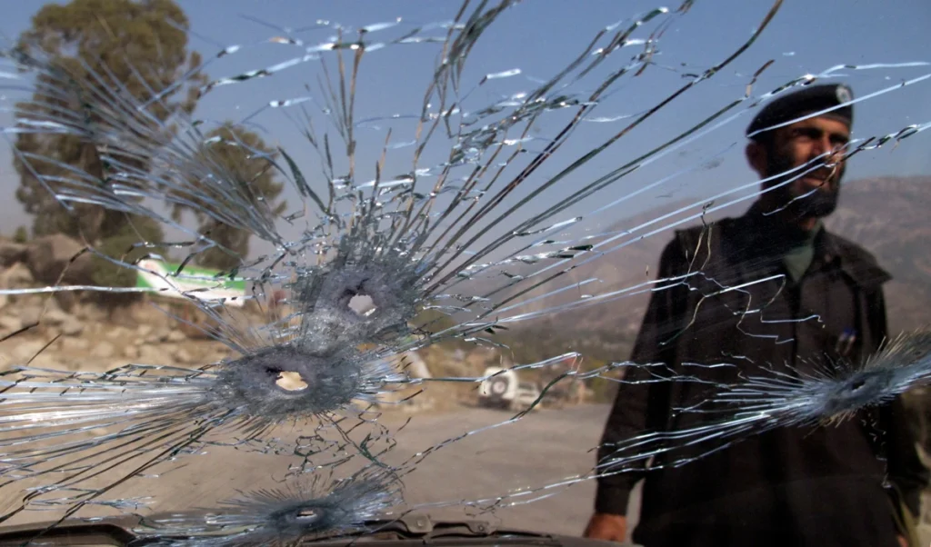 Karachi Firing: पाकिस्तान का कराची शहर गोलियों से दहला, 4 की मौत, 5 गंभीर रूप से घायल