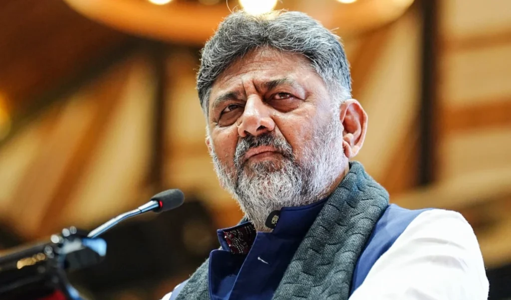 Karnataka Congress Crisis | कर्नाटक कांग्रेस में ‘पावर गेम’ तेज! DK Shivakumar समर्थकों की गुप्त बैठक, 40 विधायकों ने की मुख्यमंत्री बदलने की मांग