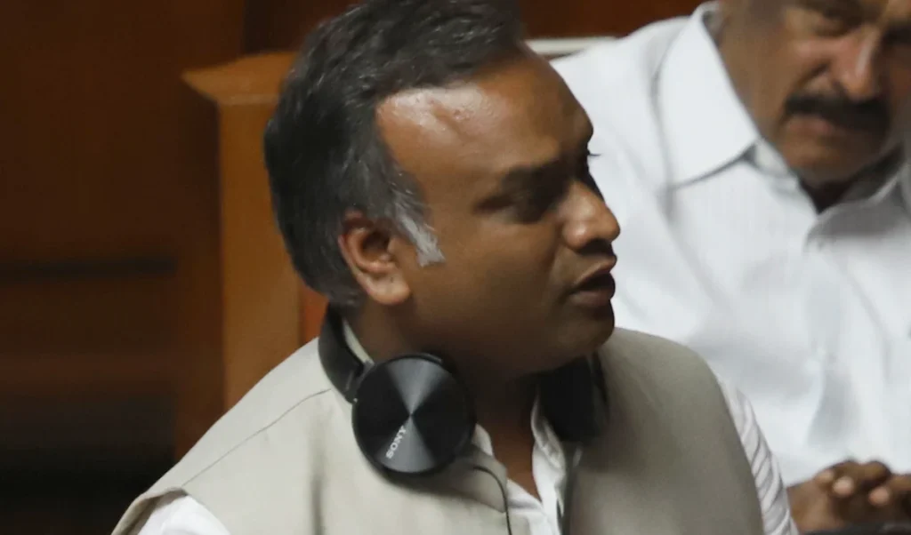 Karnataka मंत्री Priyank Kharge का RSS पर बड़ा हमला! ‘धन शोधन’ और ‘आय के स्रोत’ पर उठाए गंभीर सवाल