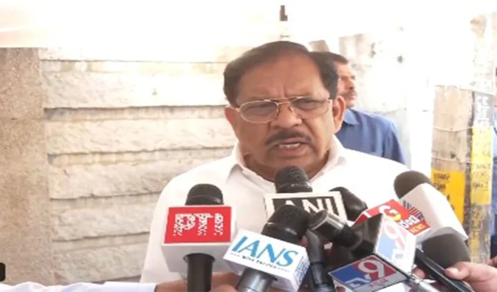 Karnataka में ‘भ्रष्टाचार’ पर संग्राम, इस्तीफे की मांग को लेकर विधानसभा में BJP का Night Protest Karnataka में ‘भ्रष्टाचार’ पर संग्राम, इस्तीफे की मांग को लेकर विधानसभा में BJP का Night Protest