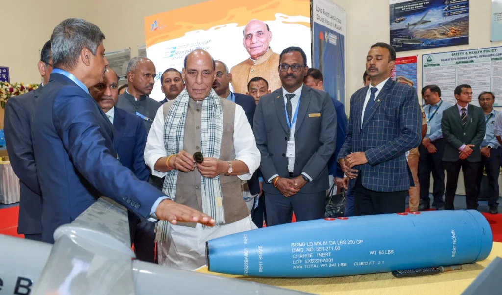Make In India | रक्षा क्षेत्र में आत्मनिर्भर भारत की बड़ी छलांग! Rajnath Singh ने बेंगलुरु में मिसाइल एकीकरण सुविधा का किया उद्घाटन