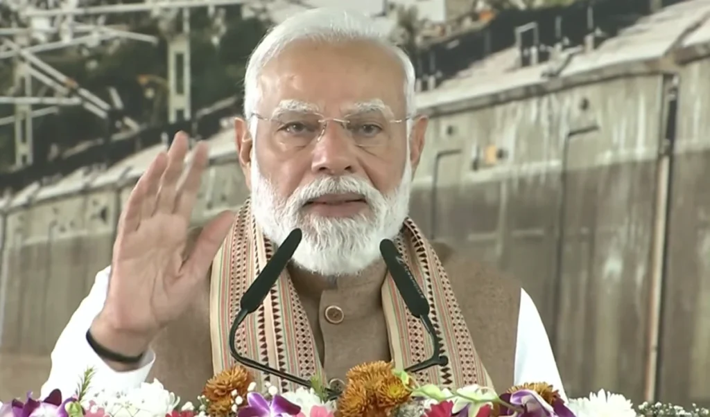 Meerut से PM Modi का Congress-SP पर तीखा हमला, बोले- पहले Scam होते थे, अब काम होता है