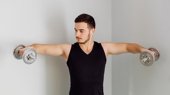 Orthopaedic surgeon rates popular shoulder exercises: ‘Poor form or too much weight can overload the shoulder…’ Orthopaedic surgeon rates popular shoulder exercises: ‘Poor form or too much weight can overload the shoulder…’