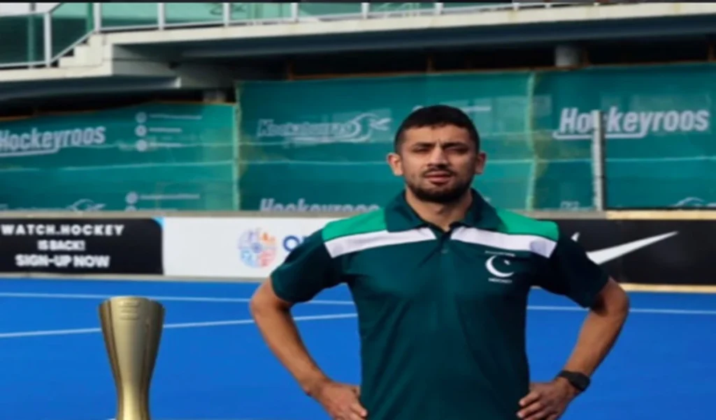 Pakistan Hockey में बड़ा बवाल: पाकिस्तान सरकार ने कप्तान Ammad Butt पर लगा बैन 'अवैध' बताकर हटाया Pakistan Hockey में बड़ा बवाल: पाकिस्तान सरकार ने कप्तान Ammad Butt पर लगा बैन 'अवैध' बताकर हटाया
