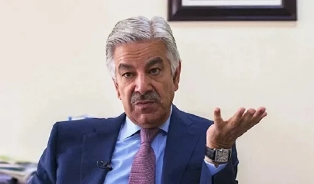 Pakistan के रक्षा मंत्री Khawaja Asif का बड़ा ऐलान, Afghanistan से अब 'खुली जंग' की स्थिति