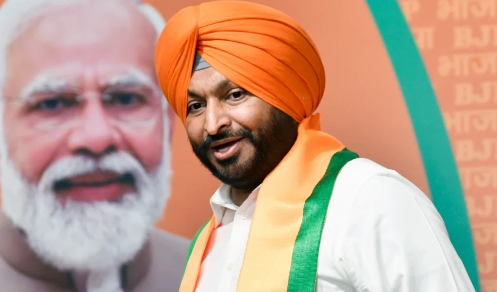 Parliament में बवाल: Ravneet Bittu का आरोप- ‘सड़क के गुंडे’ जैसे Rahul Gandhi ने की हाथापाई की कोशिश Parliament में बवाल: Ravneet Bittu का आरोप- ‘सड़क के गुंडे’ जैसे Rahul Gandhi ने की हाथापाई की कोशिश