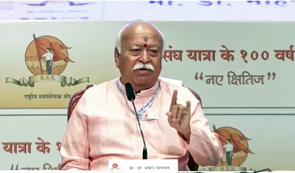 Population पर Mohan Bhagwat का बड़ा बयान, बोले- देश के संतुलन के लिए जरूरी हैं 3 बच्चे Population पर Mohan Bhagwat का बड़ा बयान, बोले- देश के संतुलन के लिए जरूरी हैं 3 बच्चे