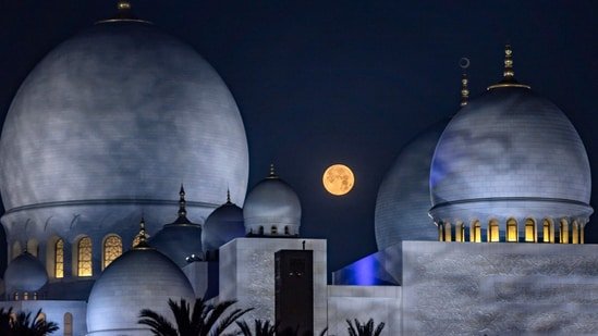 Ramadan 2026 moon sighting: UAE, Saudi Arabia, Oman announce crescent; most Asian countries to begin fasting February 19 Ramadan 2026 moon sighting: UAE, Saudi Arabia, Oman announce crescent; most Asian countries to begin fasting February 19