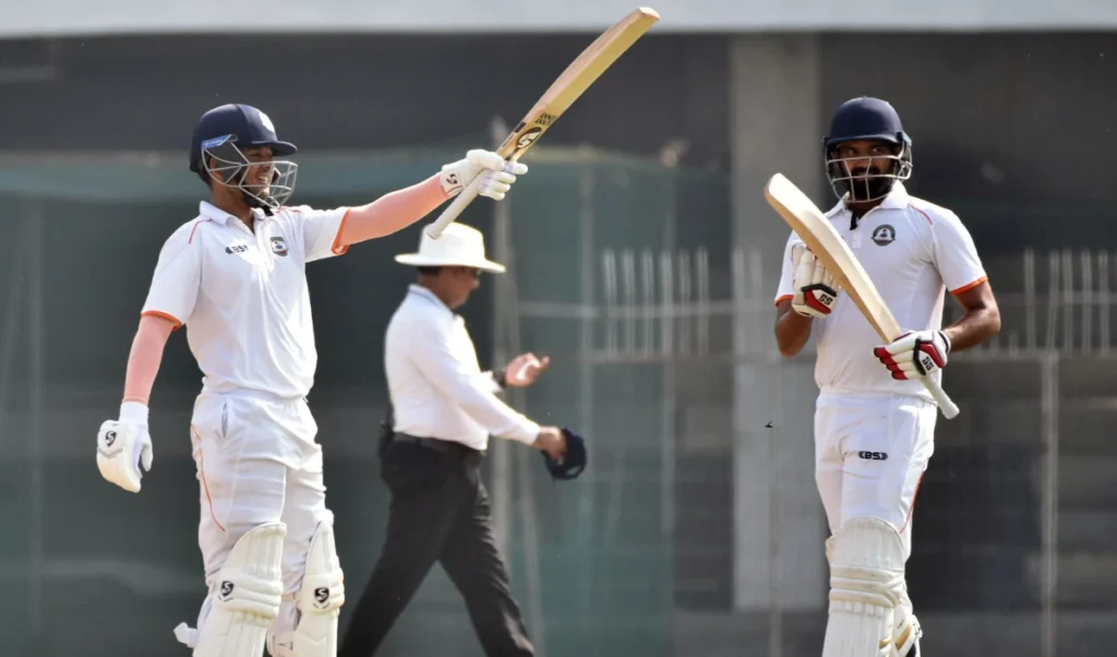 Ranji Trophy Cricket Tournament | जम्मू-कश्मीर ने बंगाल को धूल चटाकर पहली बार रणजी ट्रॉफी के फाइनल में रखा कदम Ranji Trophy Cricket Tournament | जम्मू-कश्मीर ने बंगाल को धूल चटाकर पहली बार रणजी ट्रॉफी के फाइनल में रखा कदम