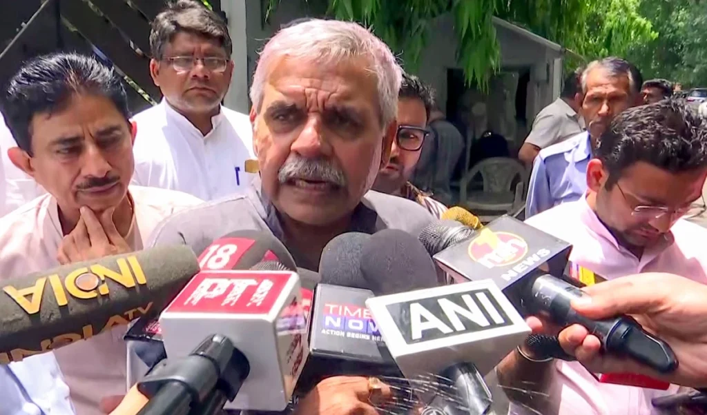 Sandeep Dikshit का Arvind Kejriwal पर बड़ा हमला, बोले- ‘आप’ BJP की B-Team है Sandeep Dikshit का Arvind Kejriwal पर बड़ा हमला, बोले- ‘आप’ BJP की B-Team है