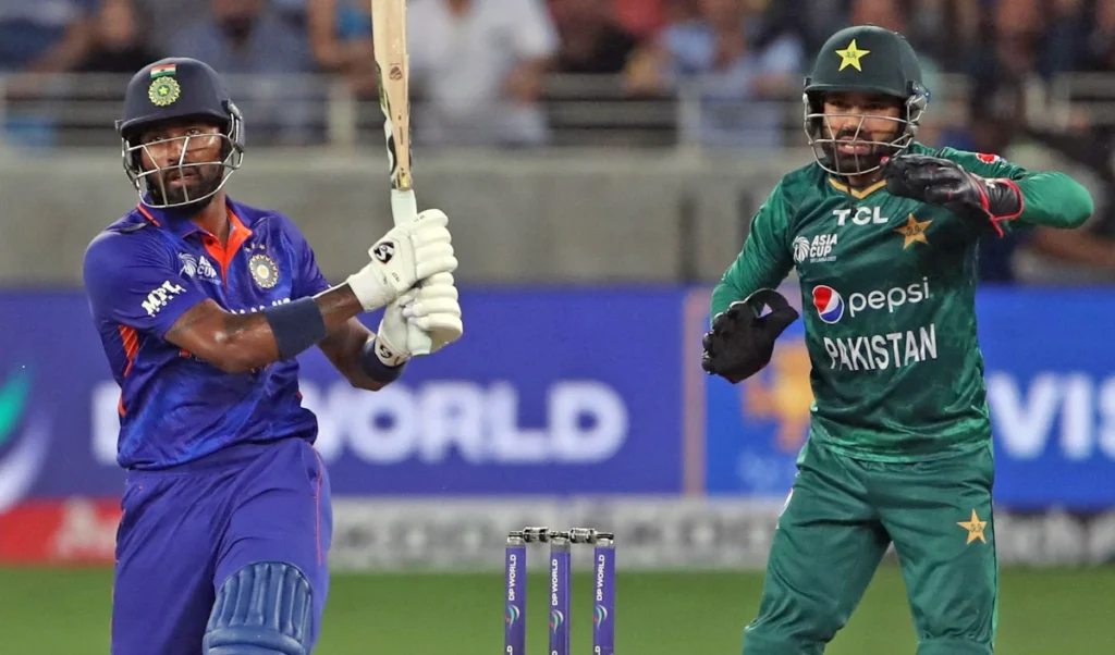 T20 World Cup 2026 | IND vs PAK महा-मुकाबले पर सस्पेंस: पाकिस्तान को मनाने लाहौर पहुँचे BCB अध्यक्ष, क्या टलेगा बहिष्कार का संकट?