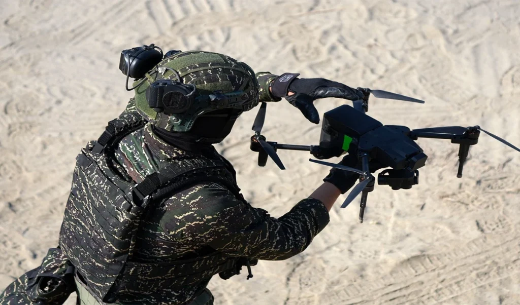 Taiwan Strait में फिर बढ़ा तनाव, China के 13 फाइटर जेट और 6 जहाजों ने की घेराबंदी