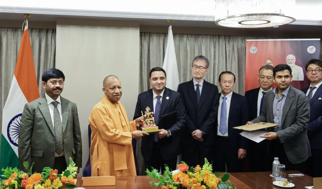 Tokyo से Yogi Adityanath का सपा पर बड़ा हमला, बोले- डकैती के आदी लोगों ने UP को अंधेरे में रखा