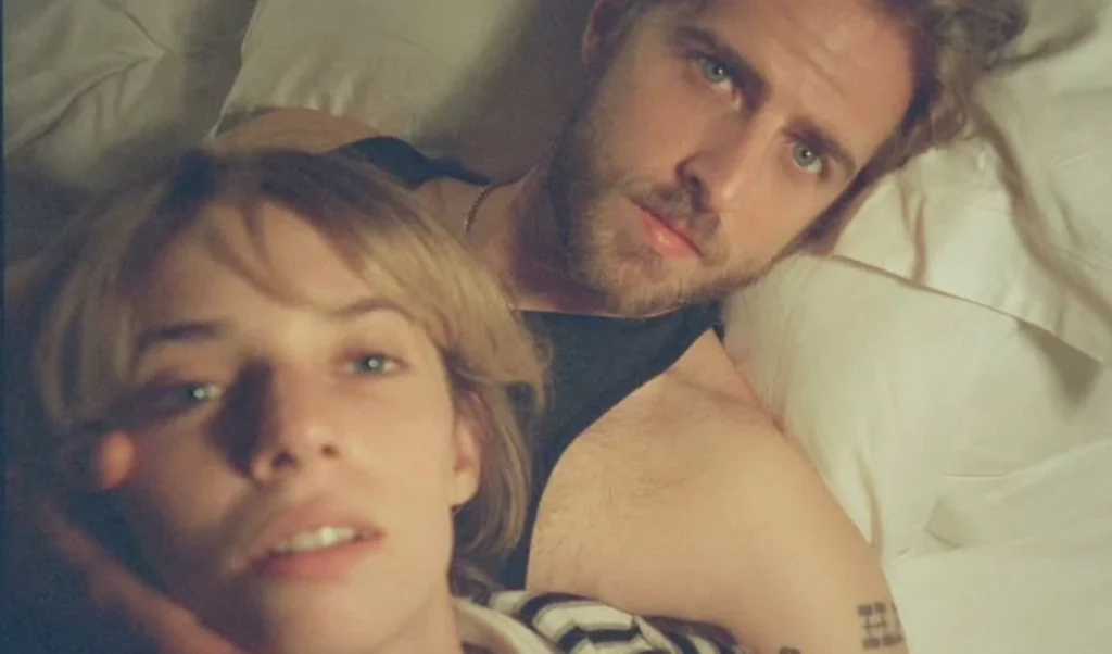 Valentine's Day पर Maya Hawke बनीं म्यूजिशियन की दुल्हन, शादी में Stranger Things की स्टारकास्ट का लगा जमावड़ा