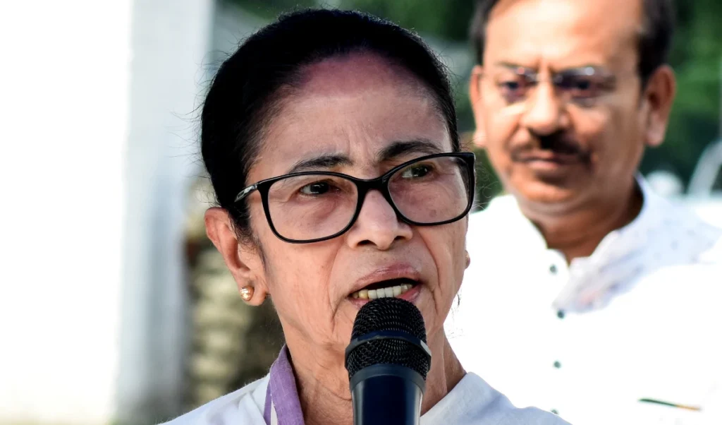 West Bengal Election 2026 | लोकतंत्र पर वार या प्रशासनिक सुधार? Mamata Banerjee ने 1.2 करोड़ नाम हटाने की ‘साजिश’ पर शुरू की जंग