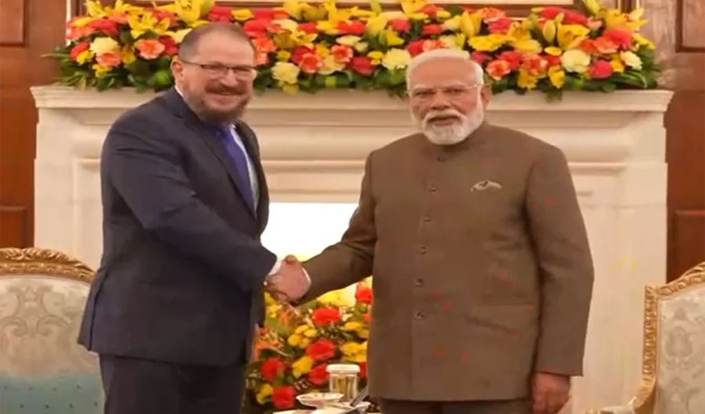 pm modi holds key meeting with qualcomm ceo at india ai impact summit