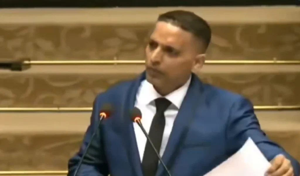 चुनौती देता हूं…14 हजार KM दूर विदेशी संसद में हुई हिंदी में लड़ाई, पूरा भारत हैरान!