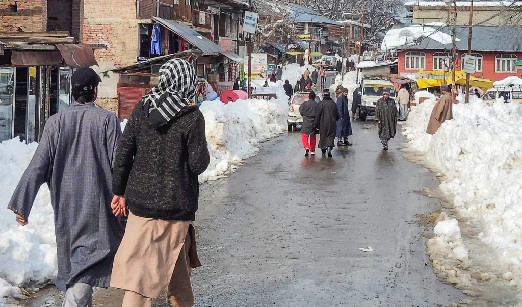 जम्मू-कश्मीर: पुंछ में दर्दनाक सड़क हादसा, गहरी खाई में गिरी कार, बिजली विभाग के 2 कर्मचारियों की मौत जम्मू-कश्मीर: पुंछ में दर्दनाक सड़क हादसा, गहरी खाई में गिरी कार, बिजली विभाग के 2 कर्मचारियों की मौत