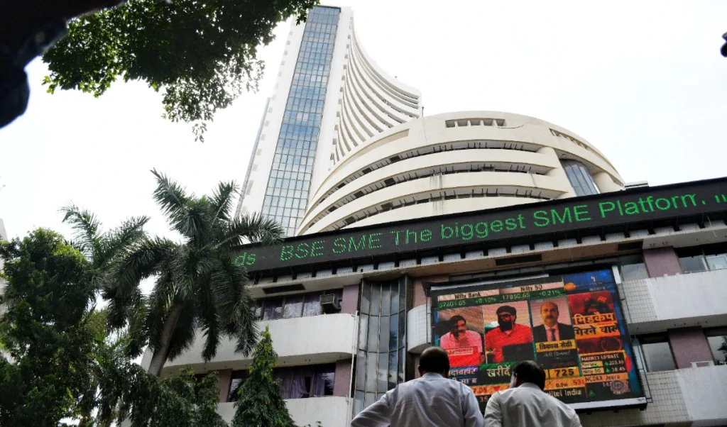 बदल गया Investment का तरीका: RBI की रिपोर्ट के अनुसार FD छोड़ Stocks में पैसा लगा रहे हैं भारतीय। बदल गया Investment का तरीका: RBI की रिपोर्ट के अनुसार FD छोड़ Stocks में पैसा लगा रहे हैं भारतीय।