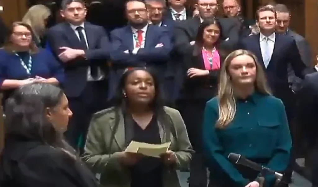 ब्रिटिश संसद में पहुंची 2 महिलाएं, फिर वो हुआ जिसने भारत को हिला दिया!