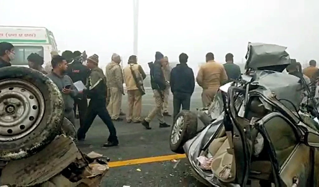 यमुना एक्सप्रेसवे पर भीषण सड़क हादसा! बेकाबू ट्रक ने छह यात्रियों को कुचला, मौके पर ही मौत