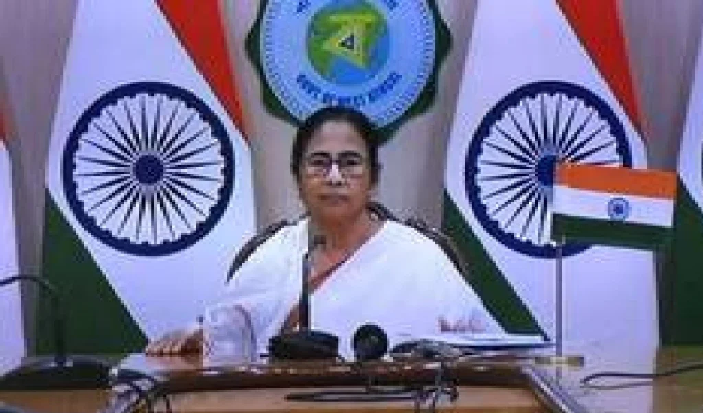 हथियार लेकर घर में घुसे…ममता बनर्जी ने सुरक्षा में चूक का आरोप लगाया हथियार लेकर घर में घुसे…ममता बनर्जी ने सुरक्षा में चूक का आरोप लगाया