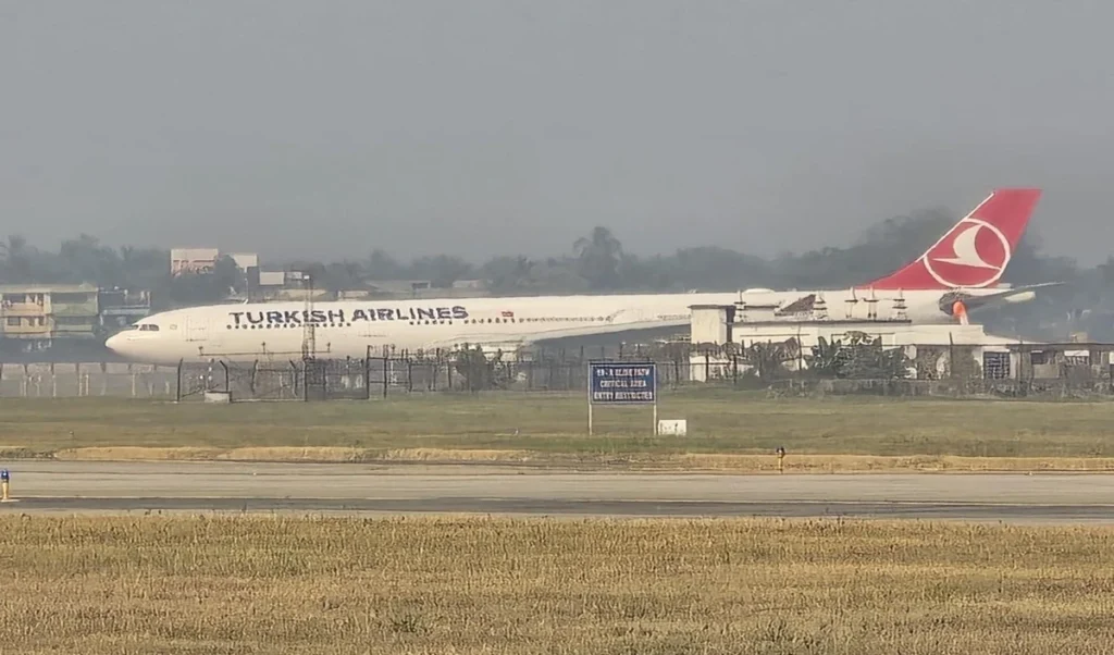 हवा में धधका Turkish Airlines का इंजन, 236 यात्रियों की अटकी सांसें, Kolkata में हुई Emergency Landing