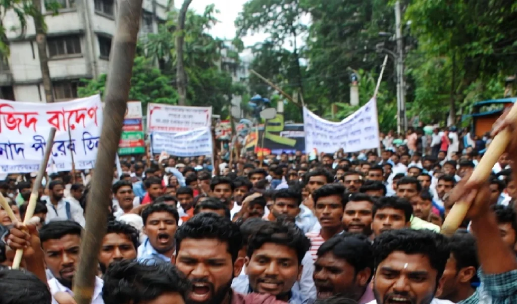 हाथ-पैर बंधे, खून से लथपथ… Bangladesh में Election से पहले हिंदू युवक की हत्या से हड़कंप हाथ-पैर बंधे, खून से लथपथ… Bangladesh में Election से पहले हिंदू युवक की हत्या से हड़कंप