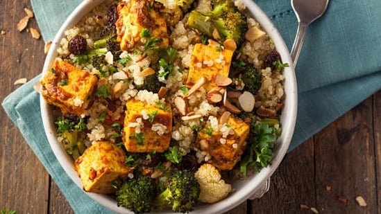 3 Quinoa Breakfast Bowl Recipes For Weight Loss With 20g Protein, Must-Have For Fitness Enthusiasts 3 Quinoa Breakfast Bowl Recipes For Weight Loss With 20g Protein, Must-Have For Fitness Enthusiasts