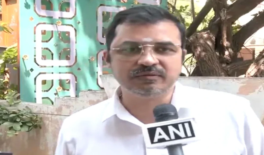 AIADMK का Congress पर बड़ा हमला, Tamil Nadu प्रदेश अध्यक्ष DMK के प्रवक्ता हैं