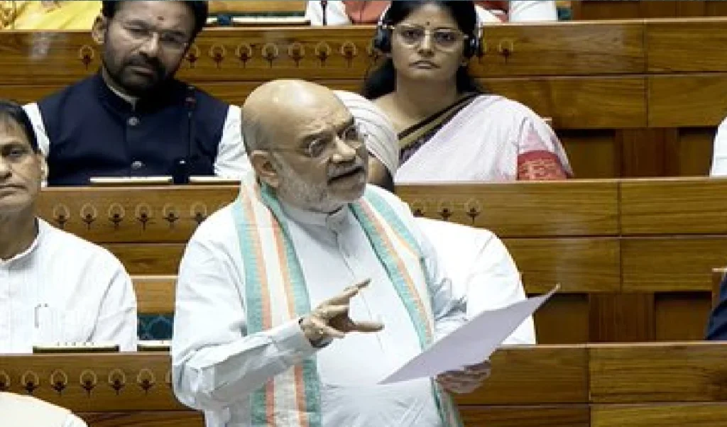 Amit Shah in Lok Sabha:  अन्याय किसी के साथ भी हो सकता पर हथियार उठाना कितना सही, लोकसभा में नक्सलवाद पर बोले अमित शाह