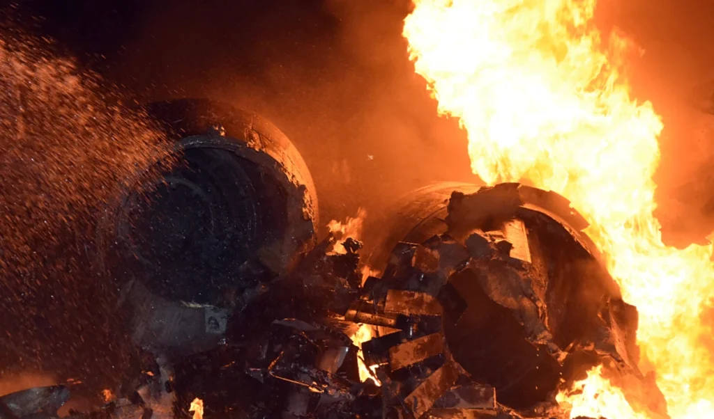 Assam Sukhoi-30 MKI Aircraft Crashes | असम में भारतीय वायुसेना का सुखोई-30 MKI दुर्घटनाग्रस्त, पायलटों की तलाश जारी